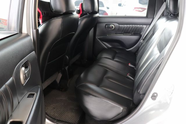 免鑰匙啟動車門鎖/HUD抬頭顯示器/車頂行李架  第10張相片