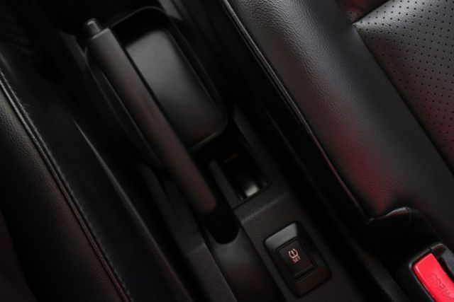 免鑰匙啟動車門鎖/HUD抬頭顯示器/車頂行李架  第15張相片