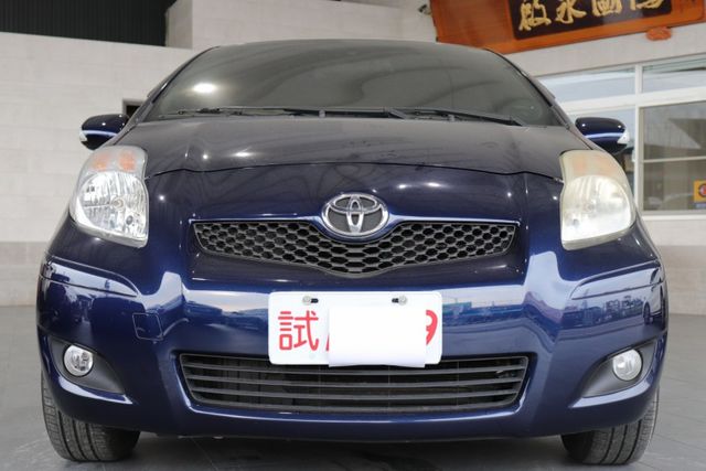 方向盤快控鍵/恆溫空調/免鑰匙啟動車門鎖/電動折疊後視鏡  第2張相片