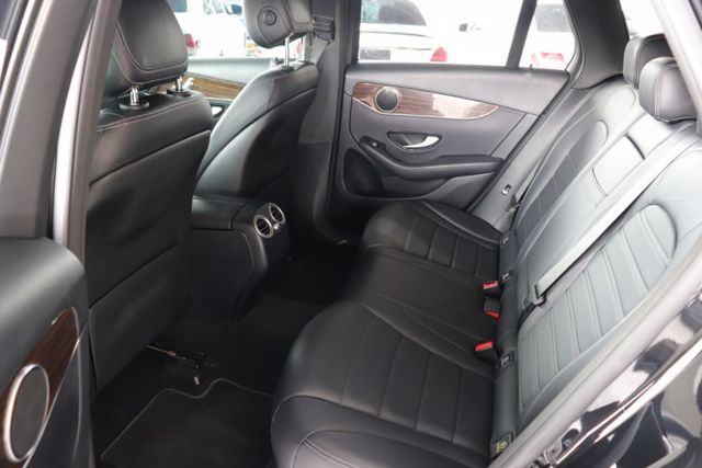 2017 賓士 GLC300 4MATIC LED/天窗/倒車顯影/電尾門  第4張相片