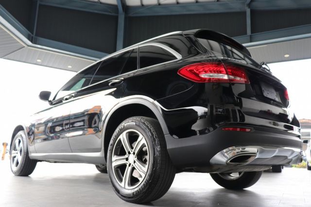 2017 賓士 GLC300 4MATIC LED/天窗/倒車顯影/電尾門  第16張相片