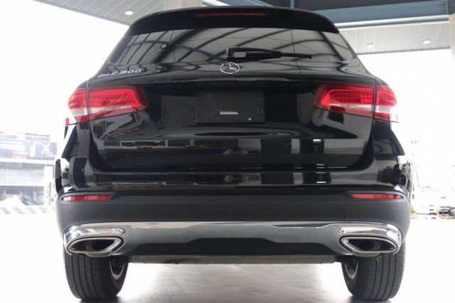 2017 賓士 GLC300 4MATIC LED/天窗/倒車顯影/電尾門  第17張相片