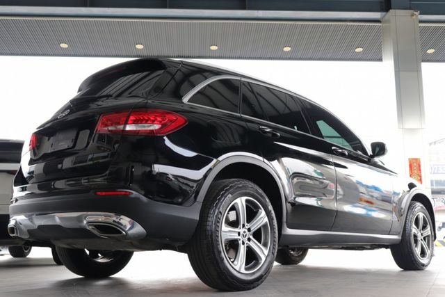 2017 賓士 GLC300 4MATIC LED/天窗/倒車顯影/電尾門  第18張相片