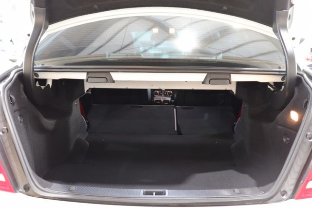 2012 M-Benz  C25/ 原鈑件/ 全景天窗 /雙前座電動調整  第2張相片