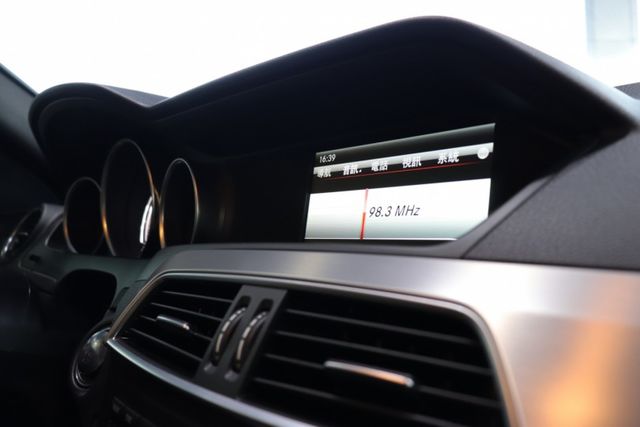 2012 M-Benz  C25/ 原鈑件/ 全景天窗 /雙前座電動調整  第6張相片