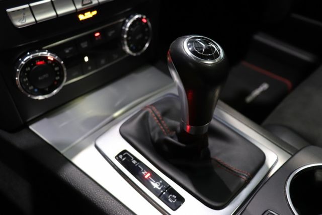 2012 M-Benz  C25/ 原鈑件/ 全景天窗 /雙前座電動調整  第8張相片