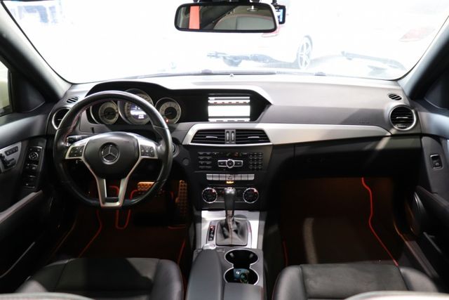 2012 M-Benz  C25/ 原鈑件/ 全景天窗 /雙前座電動調整  第14張相片