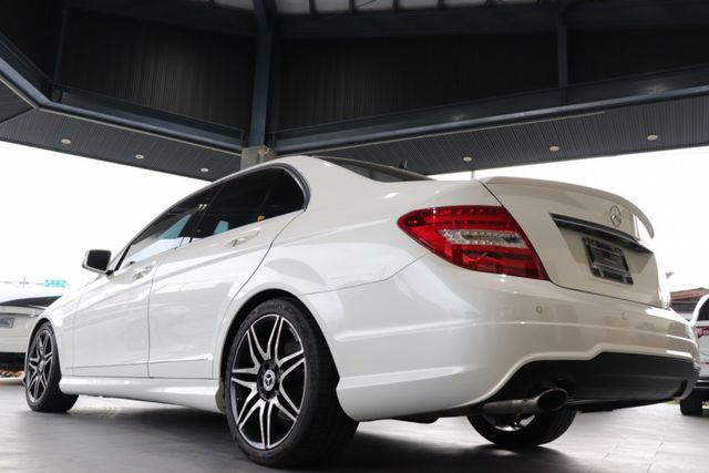 2012 M-Benz  C25/ 原鈑件/ 全景天窗 /雙前座電動調整  第19張相片