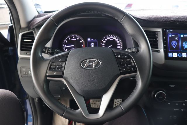 2017 Hyundai Tucson 尊貴/全景天窗/循跡防滑控制系統  第9張相片