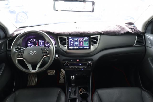 2017 Hyundai Tucson 尊貴/全景天窗/循跡防滑控制系統  第13張相片