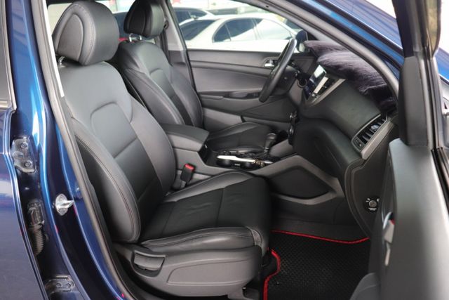 2017 Hyundai Tucson 尊貴/全景天窗/循跡防滑控制系統  第17張相片