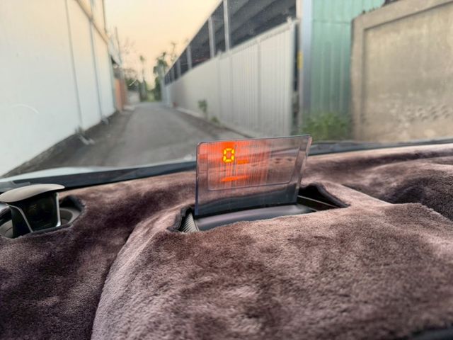 空力套件/原鈑件/環景影像系統/電動天窗/HUD抬頭顯示器  第2張相片