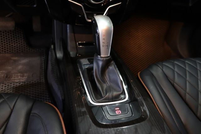 空力套件/原鈑件/環景影像系統/電動天窗/HUD抬頭顯示器  第8張相片