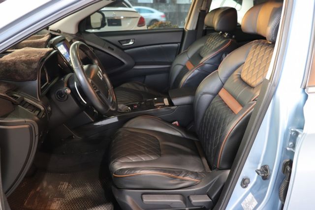 空力套件/原鈑件/環景影像系統/電動天窗/HUD抬頭顯示器  第12張相片