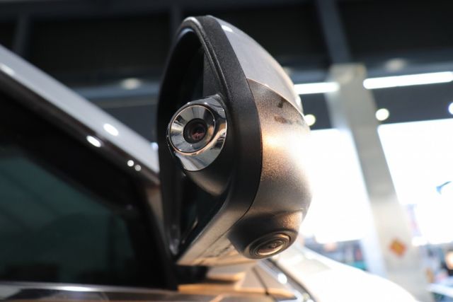 空力套件/原鈑件/環景影像系統/電動天窗/HUD抬頭顯示器  第15張相片