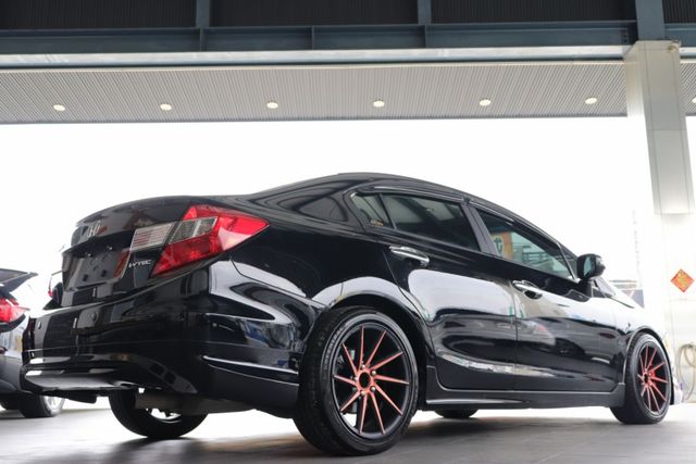 2016本田Civic 1.8 VTi-S 前輪驅動/HID氙氣頭燈  第3張相片