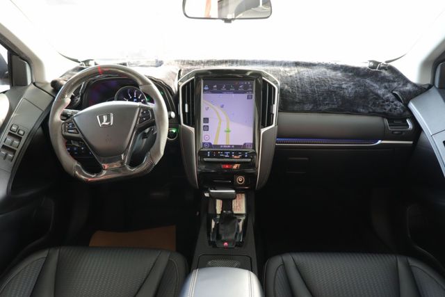 Varro 18吋改裝鋁圈 避震器碟盤卡鉗改裝 HUD抬頭顯示器 電動天窗/尾門  第2張相片