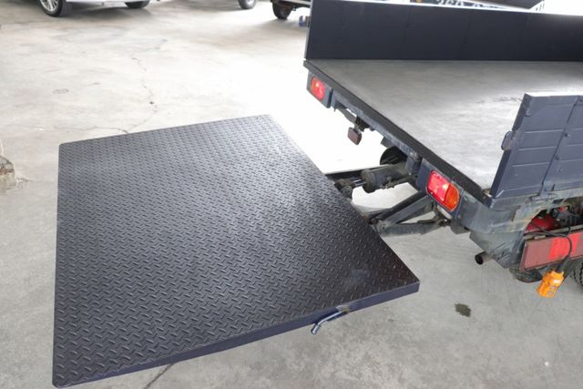 5 速自排變速箱、定速巡航系統 /加厚防滑油壓升降尾門/抗磨損皮質三連座  第3張相片