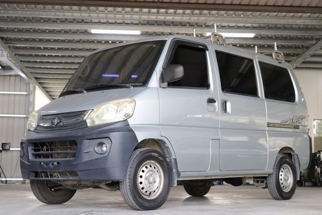 加高型白鐵車頂行李架 前/後霧燈、後視鏡方向指示燈、高亮度頭燈  第1張相片