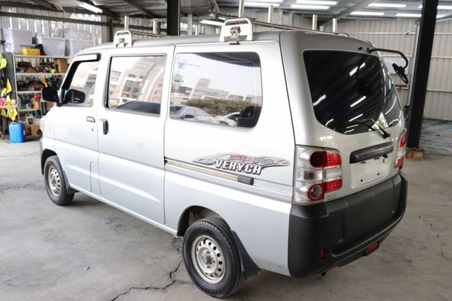 加高型白鐵車頂行李架 前/後霧燈、後視鏡方向指示燈、高亮度頭燈  第2張相片