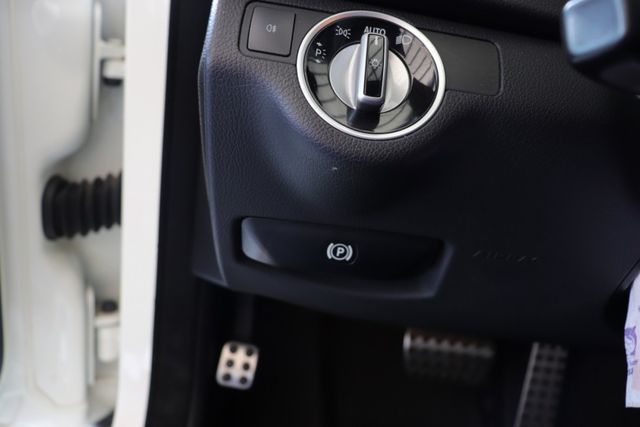 全景天窗/定速巡航/低里程/後座出風口  第11張相片