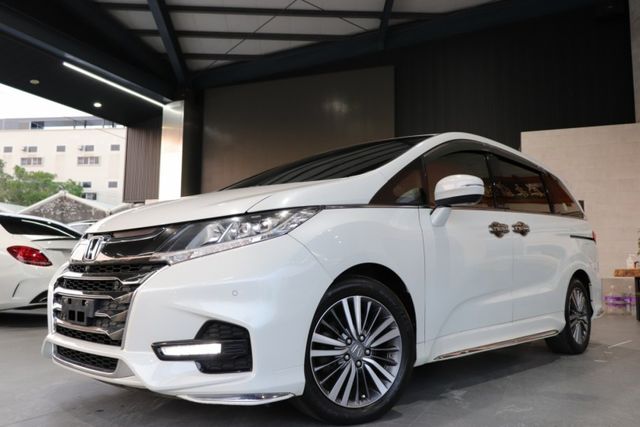 7人座/主動轉向頭燈/環景影像系統/自動停車系統/ACC主動跟車系統  第1張相片