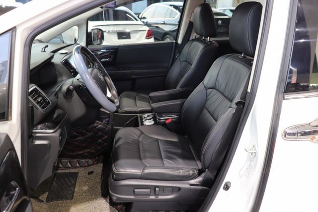 7人座/主動轉向頭燈/環景影像系統/自動停車系統/ACC主動跟車系統  第11張相片