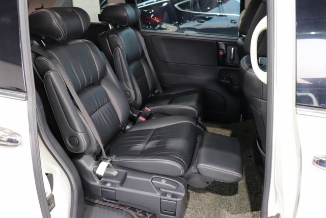 7人座/主動轉向頭燈/環景影像系統/自動停車系統/ACC主動跟車系統  第14張相片