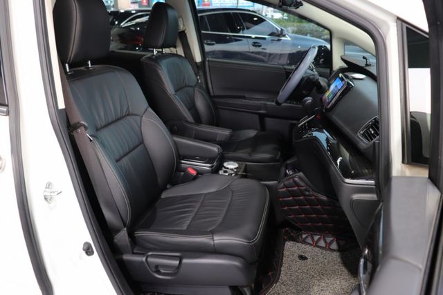 7人座/主動轉向頭燈/環景影像系統/自動停車系統/ACC主動跟車系統  第15張相片