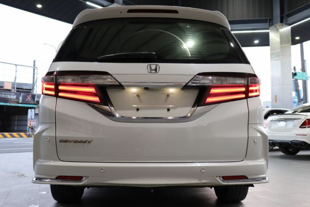 7人座/主動轉向頭燈/環景影像系統/自動停車系統/ACC主動跟車系統  第19張相片