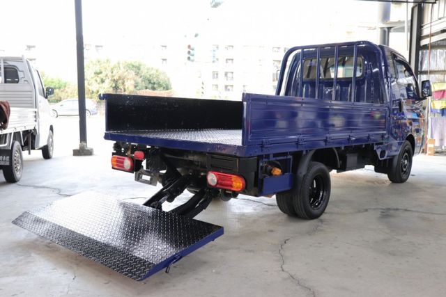 昇降尾門/原廠標配主動安全/鐵床手排  第4張相片