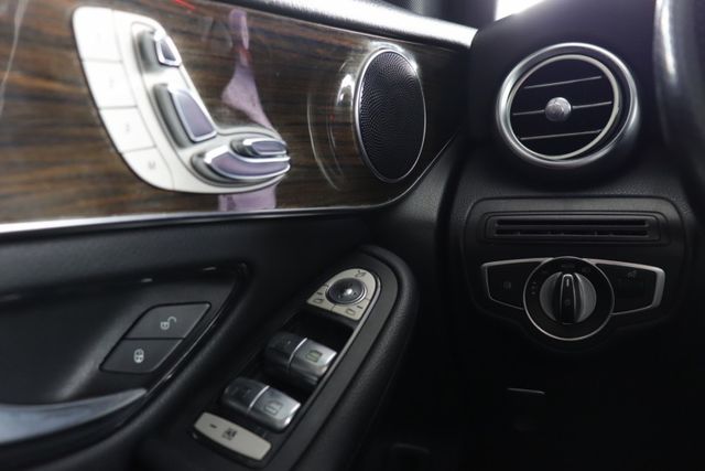 2017 賓士 GLC300 4MATIC LED/天窗/倒車顯影/電尾門  第8張相片