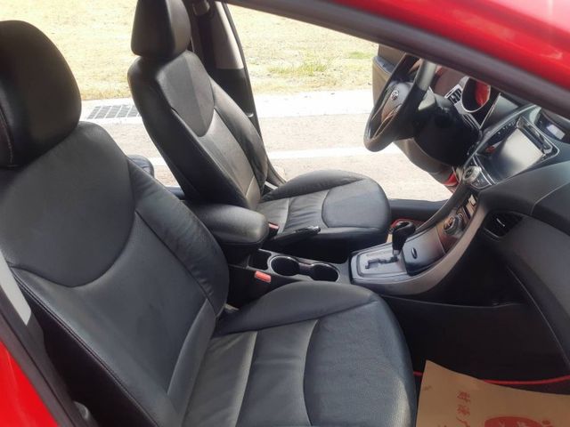 ELANTRA,伊輪強,旗艦版,免鑰匙,電動椅,定速,認證保固中,倒車顯影,年輕人的首選  第11張相片