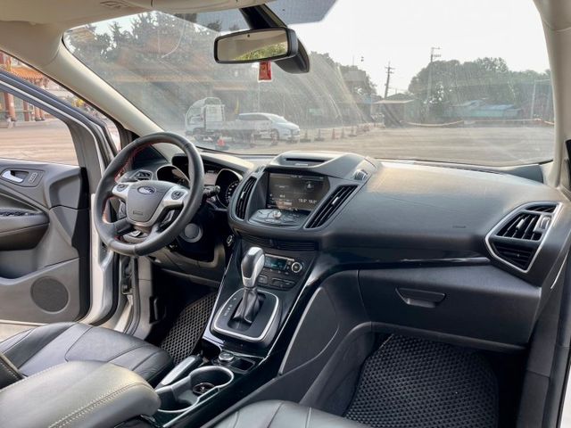 ,KUGA,S版,定速,全景天窗,腳踢尾門,免鑰匙,雙區溫控,電動椅  第10張相片