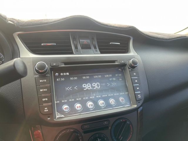NISSAN,SENTRA,里程僅跑十萬,定速,導航,倒車影像,音量快控  第17張相片