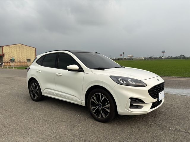 全景式電動天窗✔ 感應式腳踢電動尾門✔ Apple CarPlay / Android Auto  第3張相片