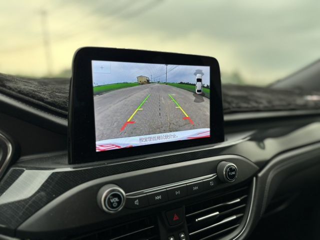 全景式電動天窗✔ 感應式腳踢電動尾門✔ Apple CarPlay / Android Auto  第4張相片