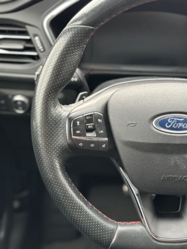 全景式電動天窗✔ 感應式腳踢電動尾門✔ Apple CarPlay / Android Auto  第7張相片