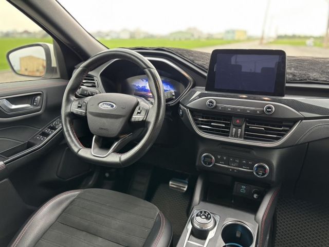 全景式電動天窗✔ 感應式腳踢電動尾門✔ Apple CarPlay / Android Auto  第11張相片