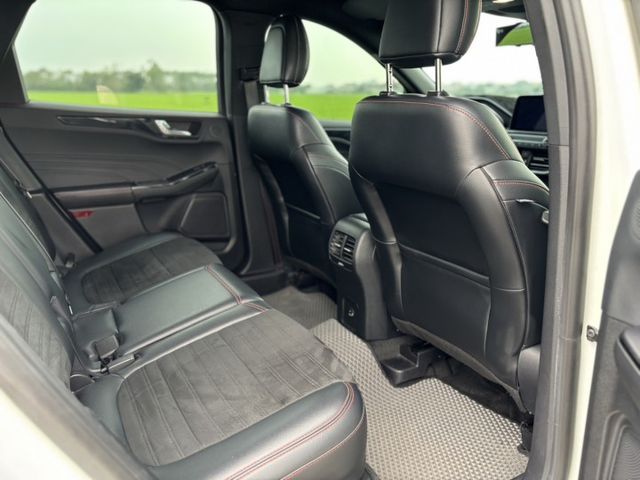 全景式電動天窗✔ 感應式腳踢電動尾門✔ Apple CarPlay / Android Auto  第14張相片