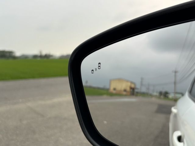 全景式電動天窗✔ 感應式腳踢電動尾門✔ Apple CarPlay / Android Auto  第17張相片