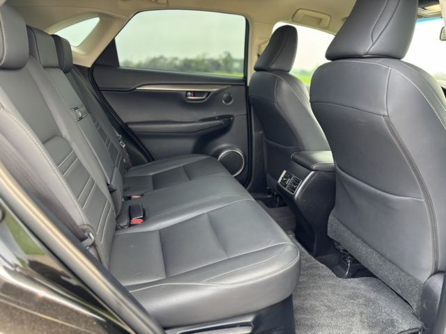 想要一台兼具質感、舒適與安全的豪華SUV？這台絕對值得入手  第13張相片