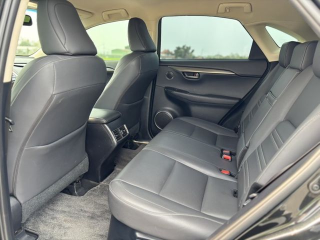 想要一台兼具質感、舒適與安全的豪華SUV？這台絕對值得入手  第14張相片