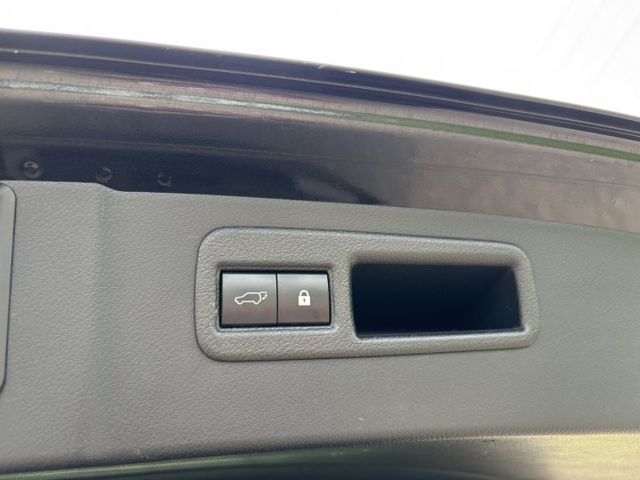 想要一台兼具質感、舒適與安全的豪華SUV？這台絕對值得入手  第16張相片