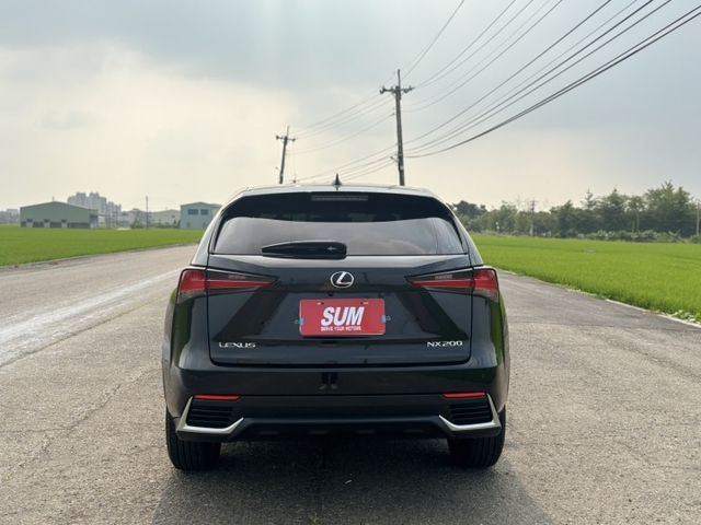 想要一台兼具質感、舒適與安全的豪華SUV？這台絕對值得入手  第19張相片