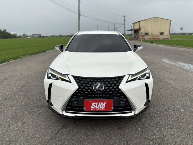 Lexus UX250h 豪華油電休旅｜都會質感首選  第2張相片