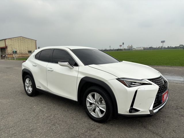 Lexus UX250h 豪華油電休旅｜都會質感首選  第3張相片
