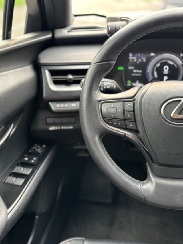 Lexus UX250h 豪華油電休旅｜都會質感首選  第7張相片