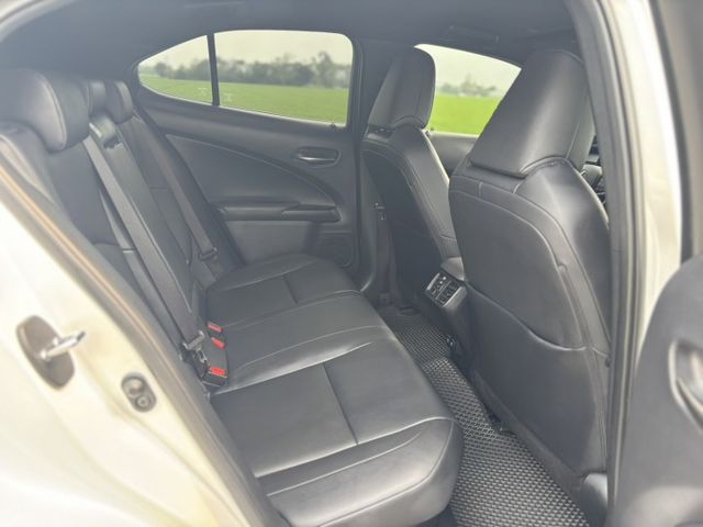 Lexus UX250h 豪華油電休旅｜都會質感首選  第12張相片
