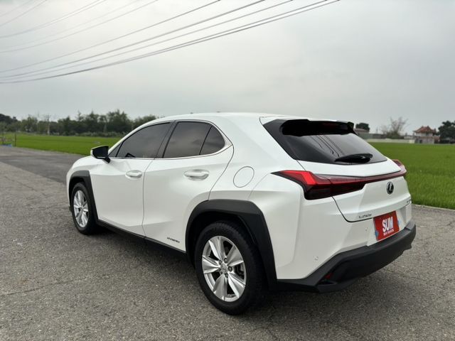 Lexus UX250h 豪華油電休旅｜都會質感首選  第19張相片